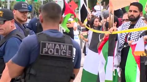 Pro-Palestine protesters holding rally in downtown Miami, as Israel supporters gather across street; 1 detained
